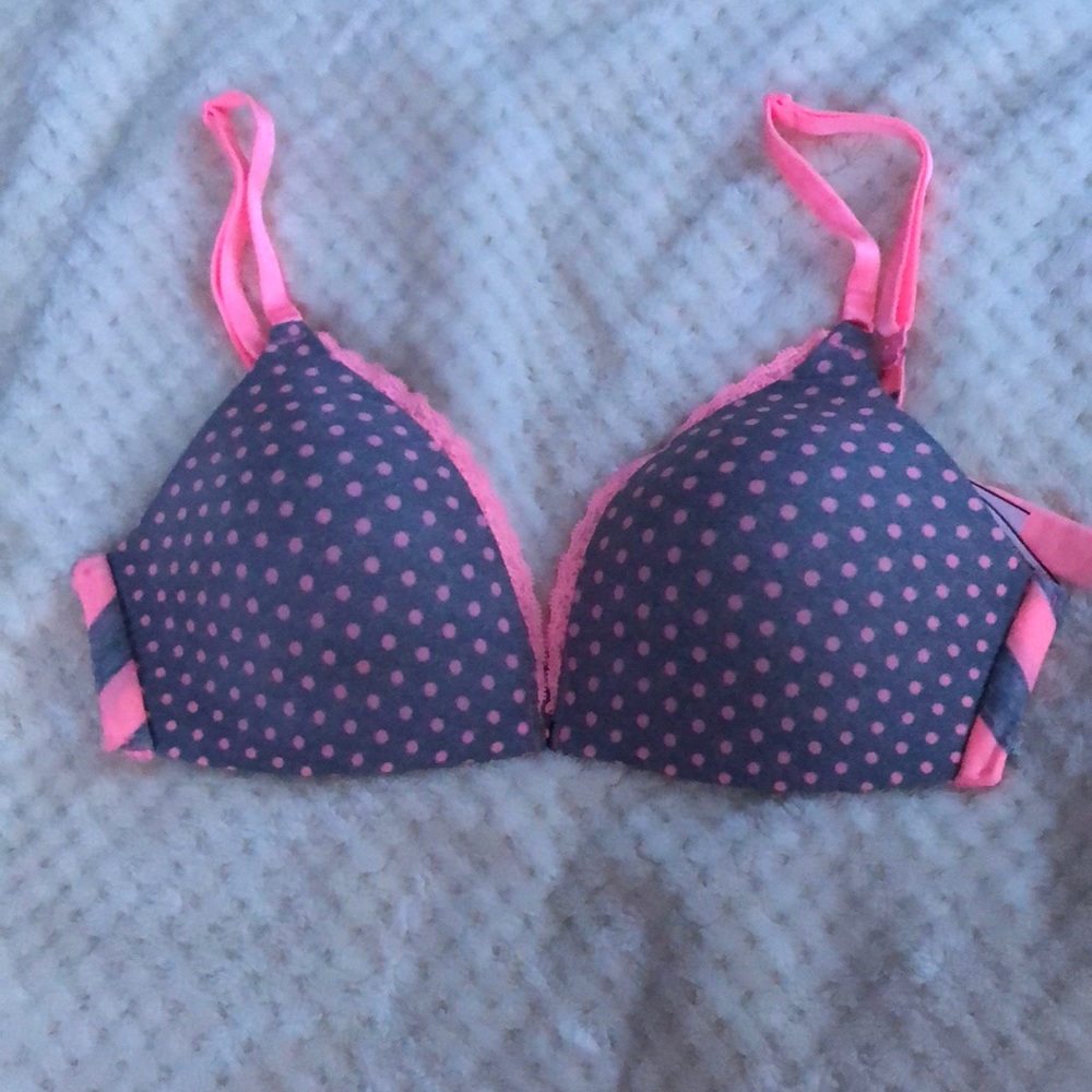 5/20 VS wireless pink and grey bra NEVER WORN